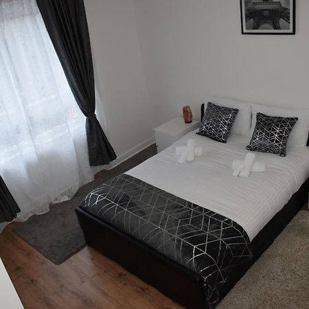 Glasgow Lovely Apartment D&N ภายนอก รูปภาพ