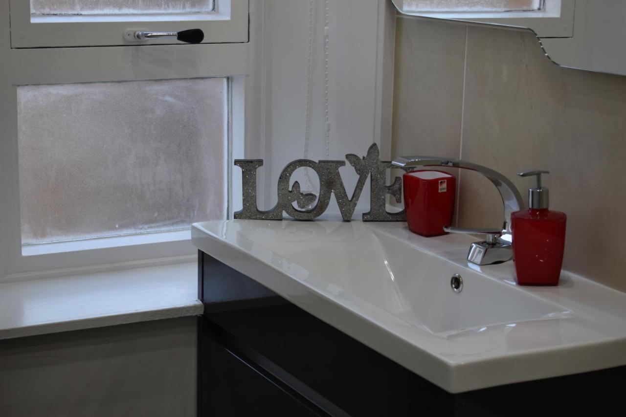 Glasgow Lovely Apartment D&N ภายนอก รูปภาพ