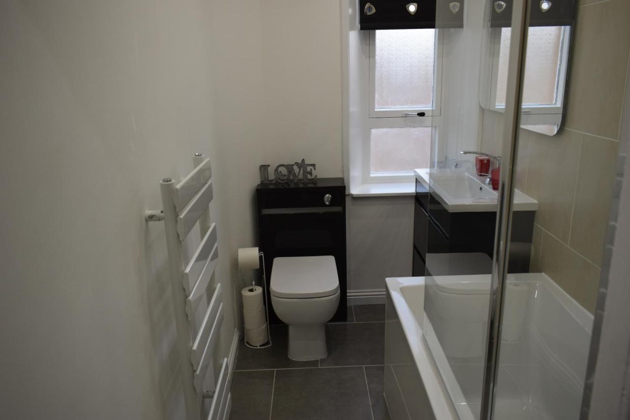 Glasgow Lovely Apartment D&N ภายนอก รูปภาพ